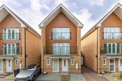 4 bedroom detached house for sale, Edgeworth Close, Langley, Slough, SL3
