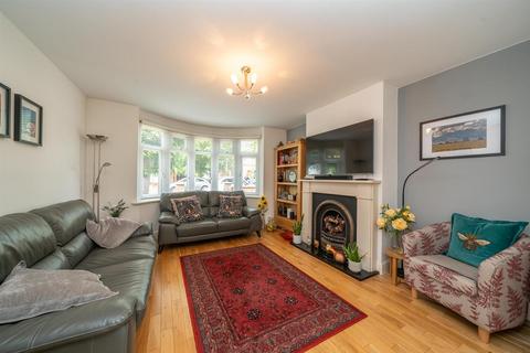 4 bedroom semi-detached house for sale, Dickinson Avenue, Croxley Green