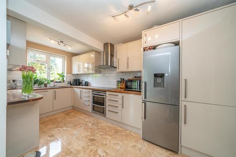 4 bedroom semi-detached house for sale, Dickinson Avenue, Croxley Green