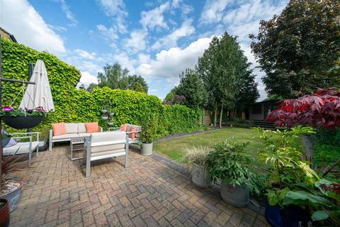 4 bedroom semi-detached house for sale, Dickinson Avenue, Croxley Green