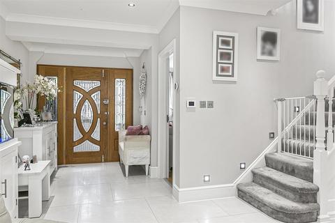 19 Kent Drive, Cockfosters, Barnet, EN4 0AP