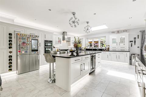 19 Kent Drive, Cockfosters, Barnet, EN4 0AP