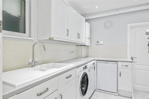 19 Kent Drive, Cockfosters, Barnet, EN4 0AP