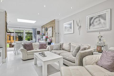 19 Kent Drive, Cockfosters, Barnet, EN4 0AP