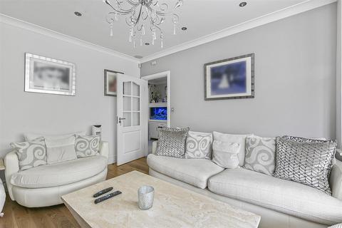 19 Kent Drive, Cockfosters, Barnet, EN4 0AP