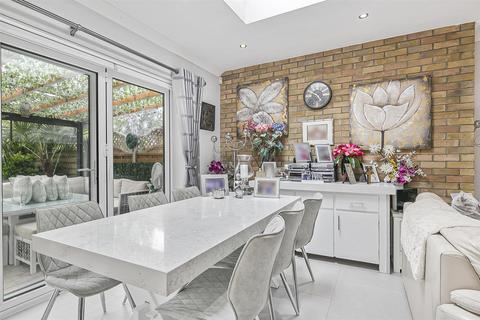 19 Kent Drive, Cockfosters, Barnet, EN4 0AP