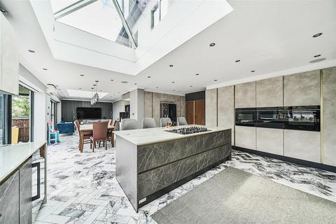 12 Highview Avenue, Edgware, HA8 9TZ