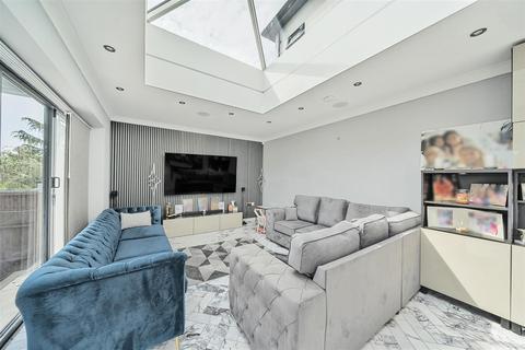 12 Highview Avenue, Edgware, HA8 9TZ
