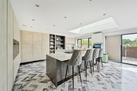 12 Highview Avenue, Edgware, HA8 9TZ