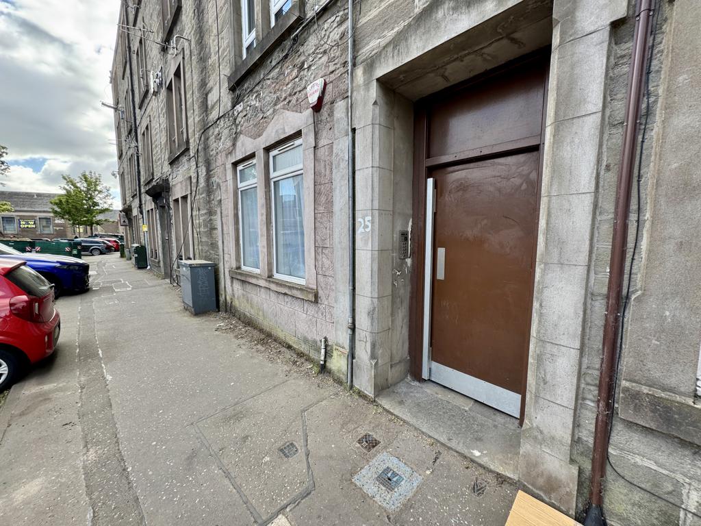 25 Dundonald Street Dundee DD3 7 QA