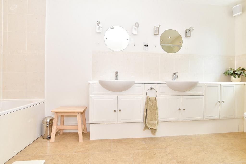 En-Suite Bathroom