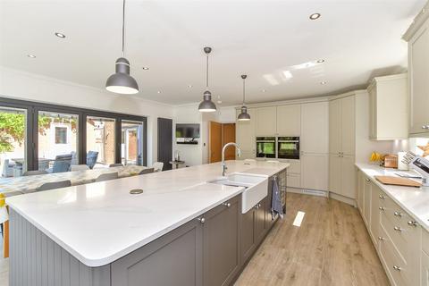 6 bedroom detached house for sale, Olivers Court, Tonbridge TN12