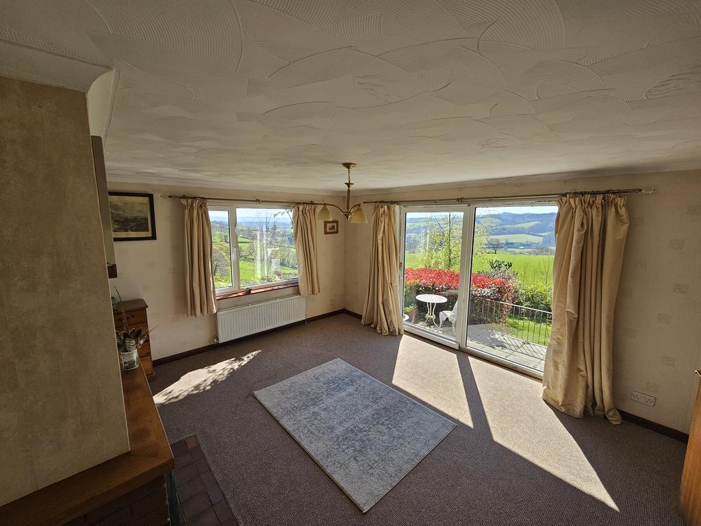 Sitting room with views across the valley