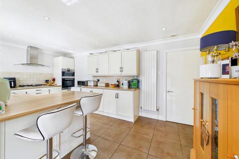 5 Lyndhurst Close, Norton, Doncaster, DN6 9PY