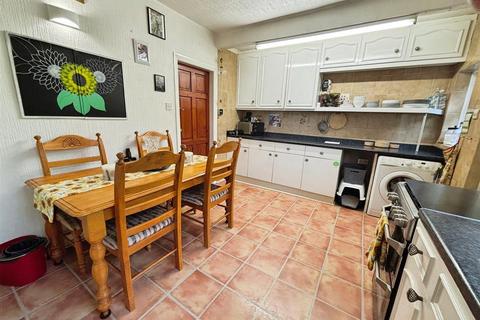 165 Carr Bottom Road, Bradford, BD5 9AH