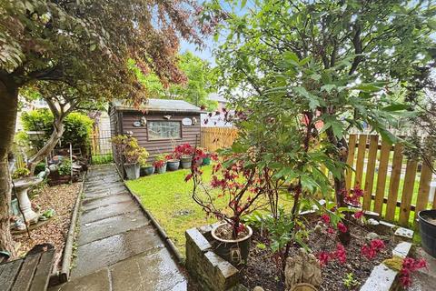 165 Carr Bottom Road, Bradford, BD5 9AH