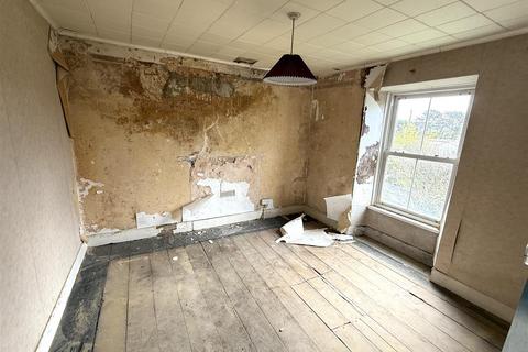 4 bedroom terraced house for sale, Edward Street, Tuckingmill