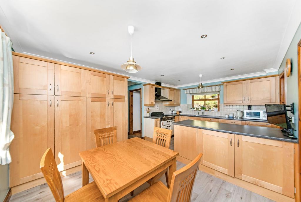 High nook dining kitchen