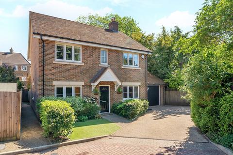 4 bedroom detached house for sale, Hunters Place, Surrey GU26