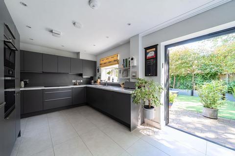 4 bedroom detached house for sale, Hunters Place, Surrey GU26