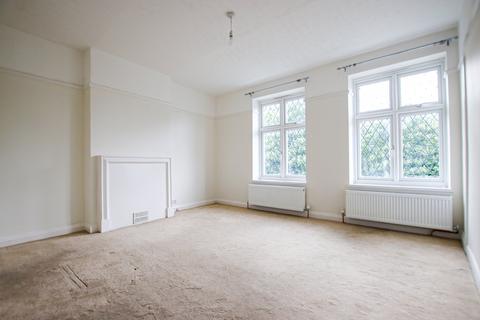 2 bedroom flat to rent, Manor Road, Wallington, SM6