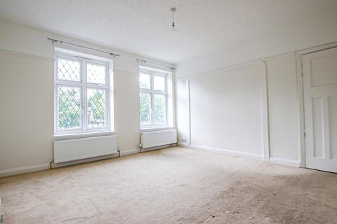 2 bedroom flat to rent, Manor Road, Wallington, SM6