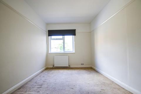 2 bedroom flat to rent, Manor Road, Wallington, SM6
