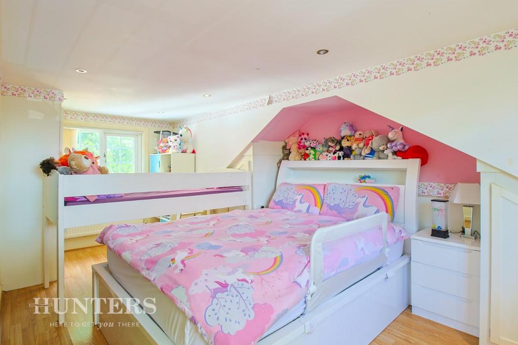 Bed 2.jpg