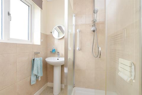 3 bedroom semi-detached house for sale, Barons Way, Reigate RH2