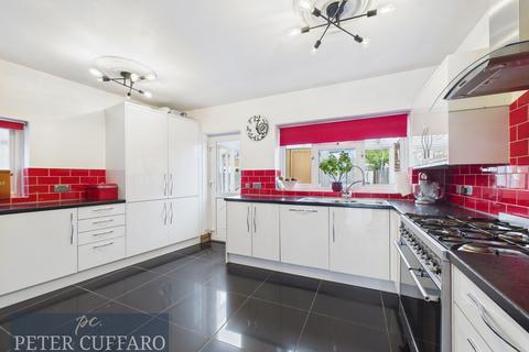 4 bedroom semi-detached house for sale, Fairfield Road, Hoddesdon EN11