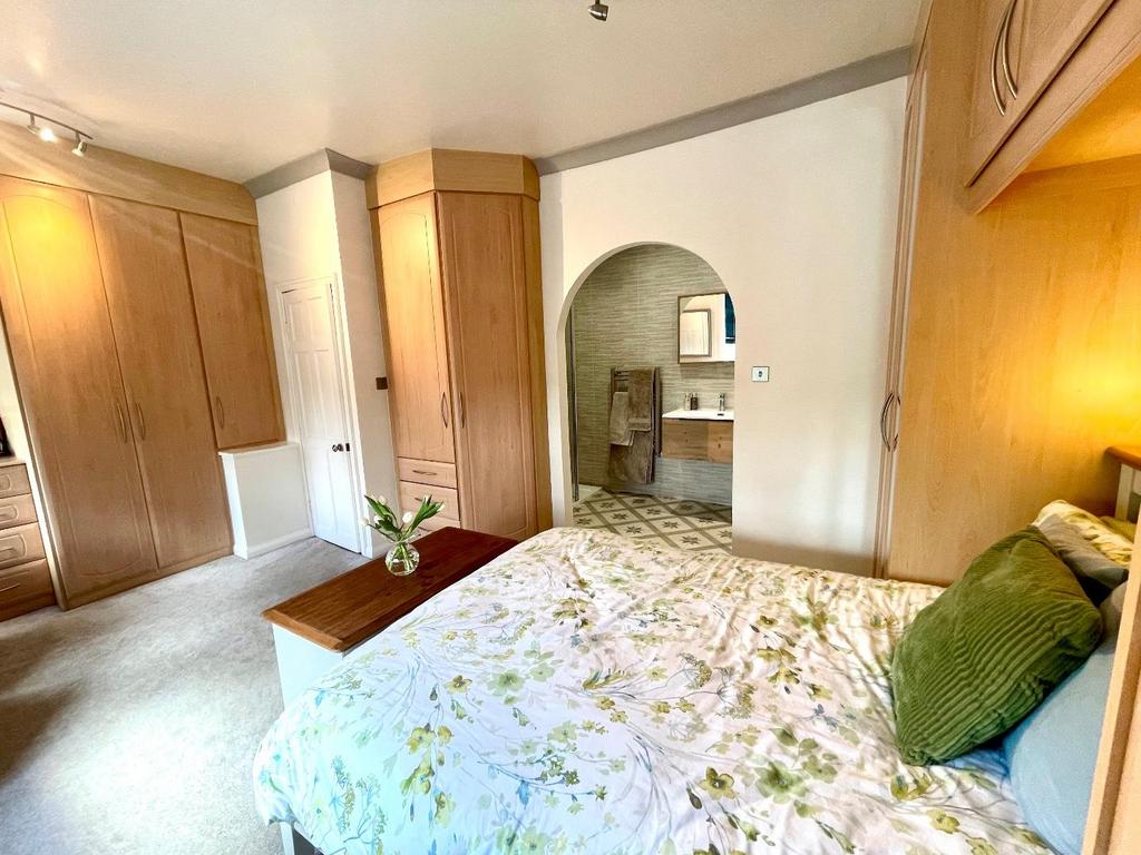 Primary suite