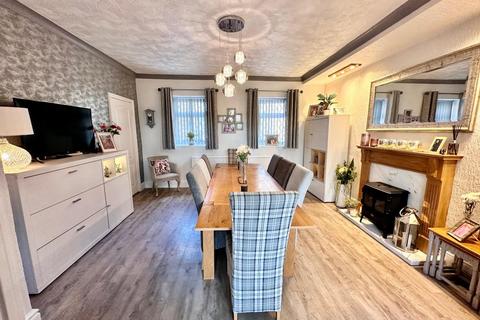 3 bedroom cottage for sale, Longwood Road, Huddersfield
