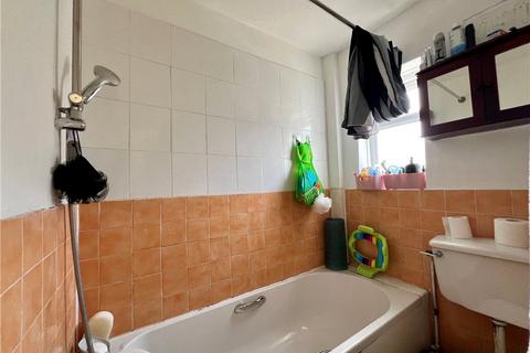 39 Canterbury Road, Guildford, GU2 9TB
