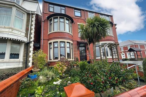 5 bedroom semi-detached house for sale, Warbreck Hill Road, North Shore FY2
