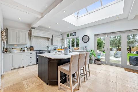 5 bedroom semi-detached house for sale, Cambridge Avenue, New Malden