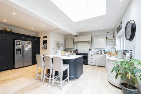 5 bedroom semi-detached house for sale, Cambridge Avenue, New Malden