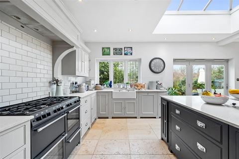 5 bedroom semi-detached house for sale, Cambridge Avenue, New Malden, KT3