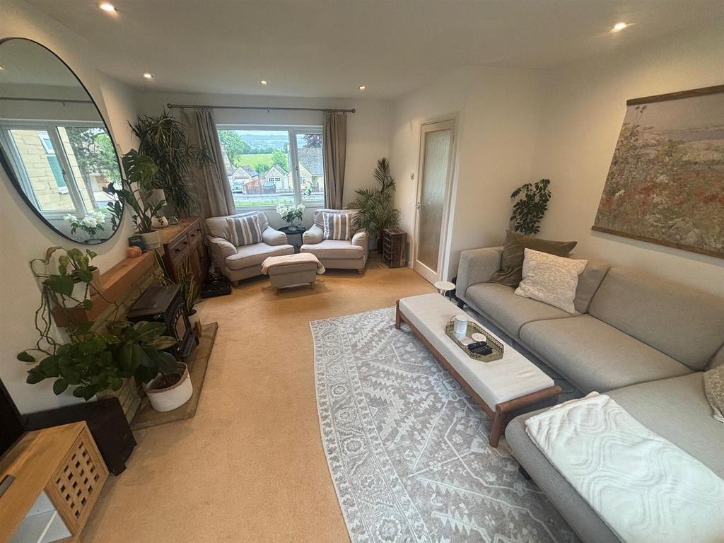 Lounge 2.jpg