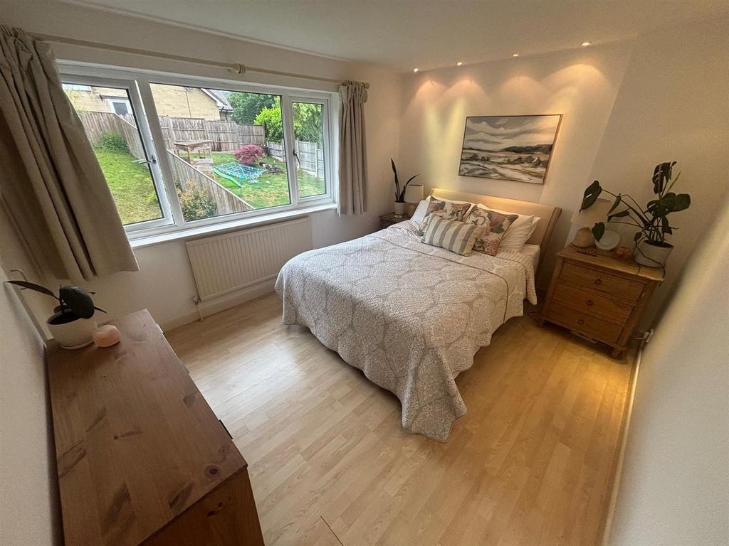 Bedroom 1.jpg