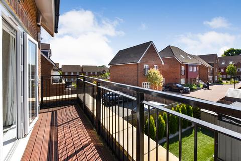18 Beatrice Square, Tadworth, KT20 5FR