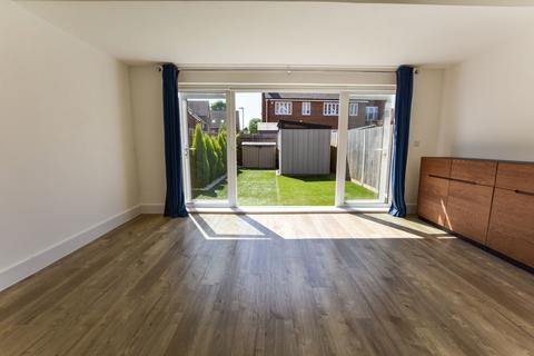 18 Beatrice Square, Tadworth, KT20 5FR