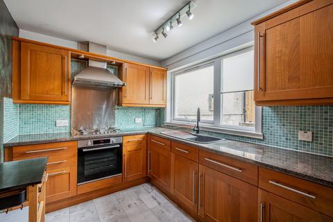 15 Bughtlin Drive, Edinburgh, EH12 8UX