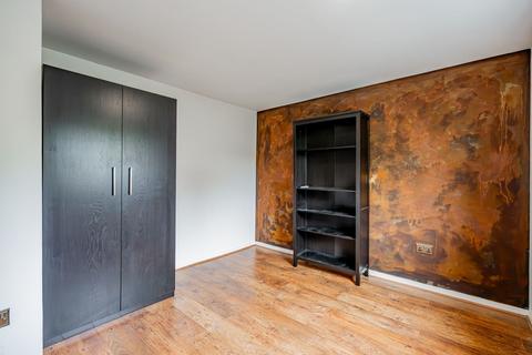 15 Bughtlin Drive, Edinburgh, EH12 8UX