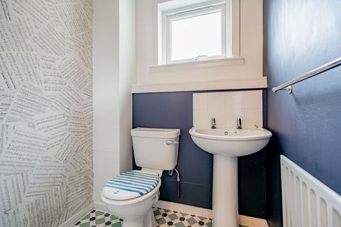 15 Bughtlin Drive, Edinburgh, EH12 8UX