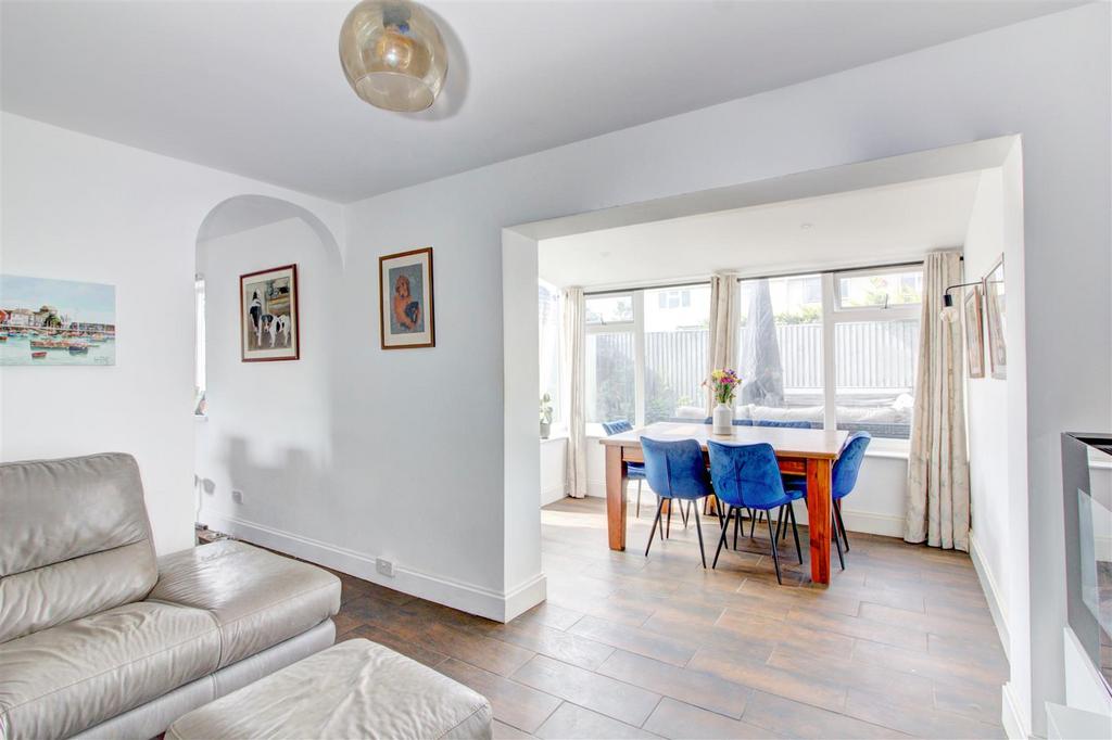 Sitting/dining room