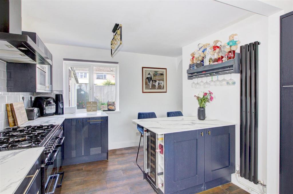 Kitchen 1.jpg