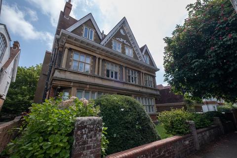 2 bedroom flat for sale, Grimston Gardens, Folkestone, Kent, CT20