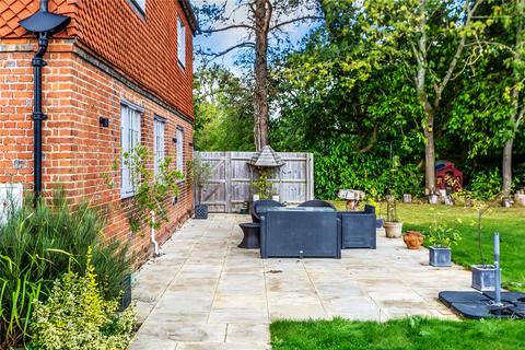6 bedroom detached house for sale, Malthouse Lane, Horley, Surrey, RH6