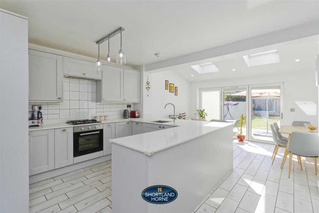 Kitchen 1.jpg
