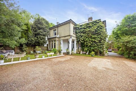 3 bedroom flat for sale, Old London Road, Patcham, Brighton